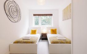 Spacious Flat In South Central London With Balcony - Pass The Keys